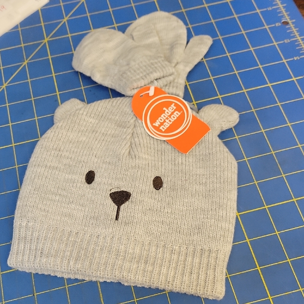 Wonder Nation Light Gray Bear Hat & Mittens New w Tags